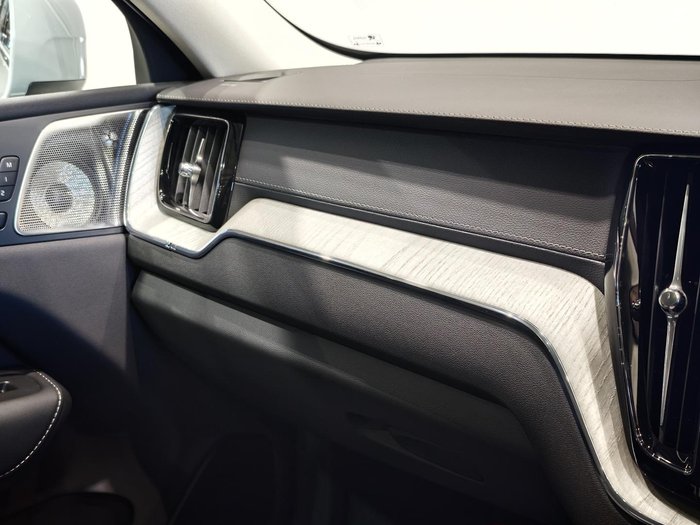 2025 Volvo XC60 Ultra B5 Bright