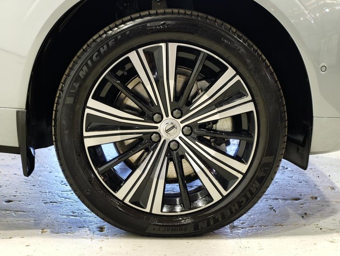 2025 Volvo XC60 Ultra B5 Bright