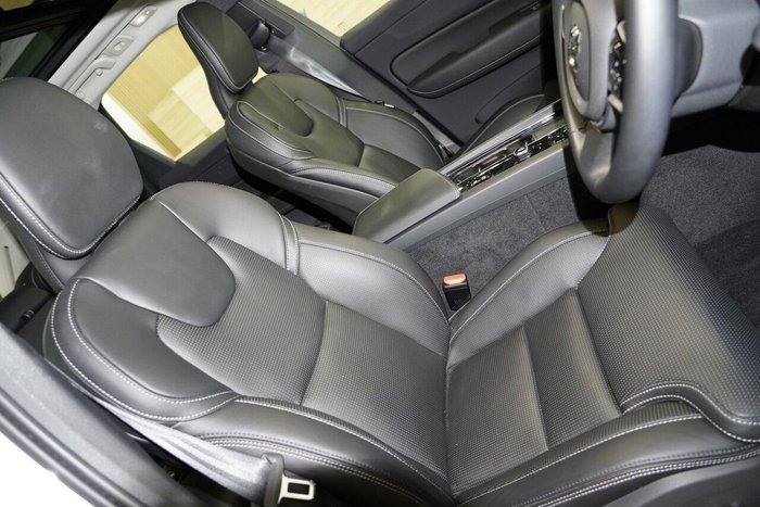 2025 Volvo XC60 Ultra B5 Bright