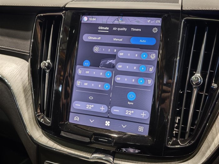 2025 Volvo XC60 Ultra B5 Bright