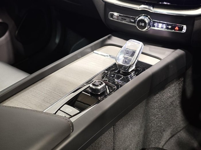 2025 Volvo XC60 Ultra B5 Bright