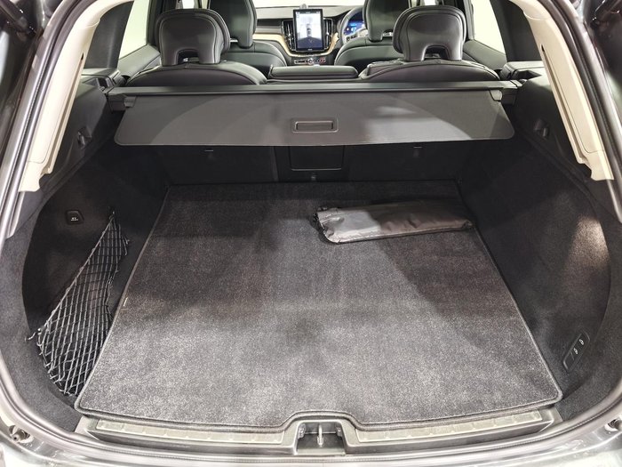 2025 Volvo XC60 Ultra B5 Dark