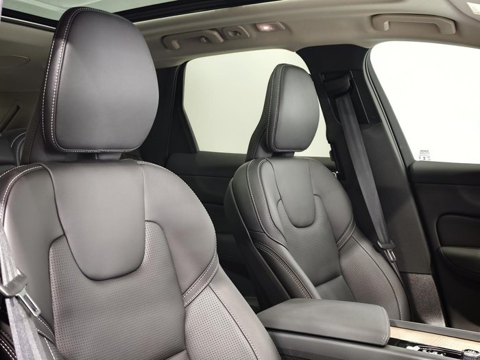 2025 Volvo XC60 Ultra B5 Dark