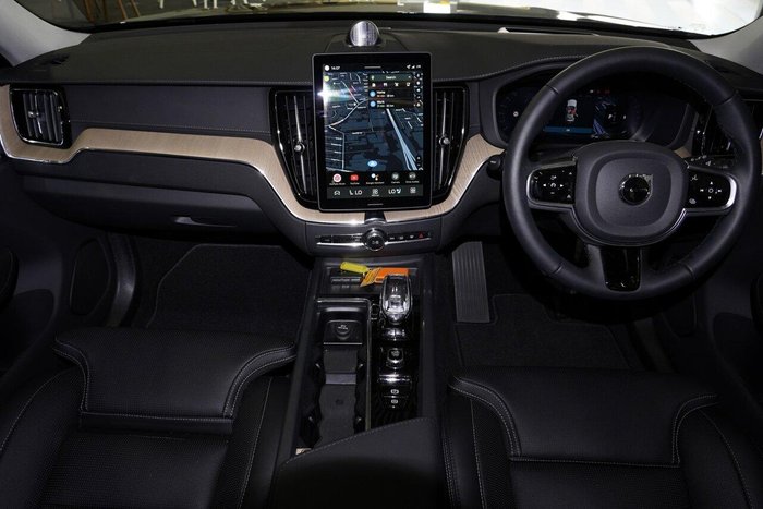 2025 Volvo XC60 Ultra B5 Dark