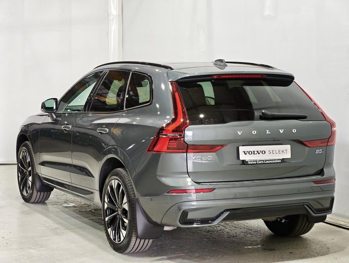 2025 Volvo XC60 Ultra B5 Dark