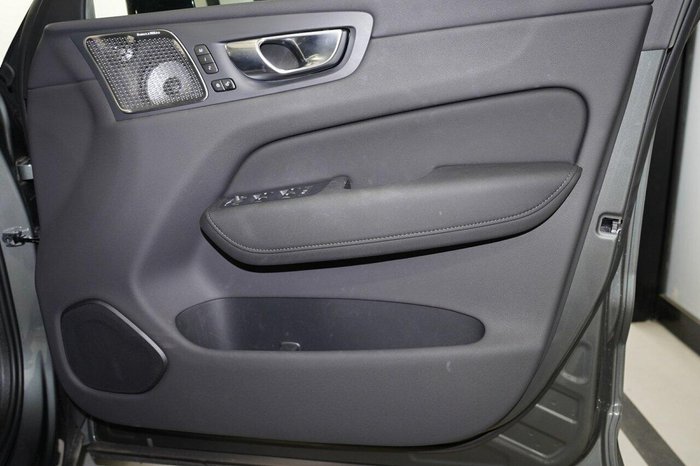 2025 Volvo XC60 Ultra B5 Dark