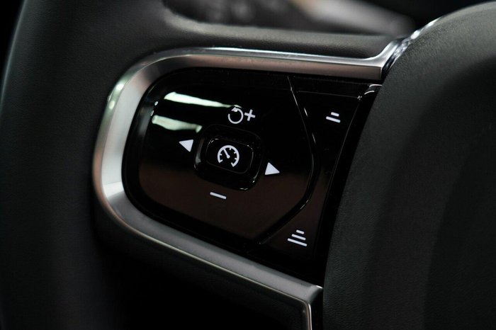 2025 Volvo XC60 Ultra B5 Dark