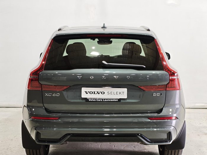 2025 Volvo XC60 Ultra B5 Dark