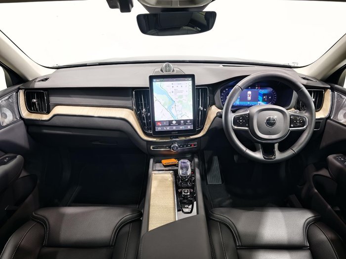 2025 Volvo XC60 Ultra B5 Dark