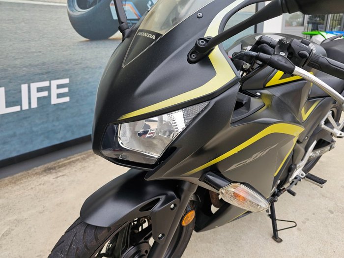 2015 Honda CBR300R Black