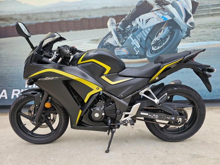 2015 Honda CBR300R Black