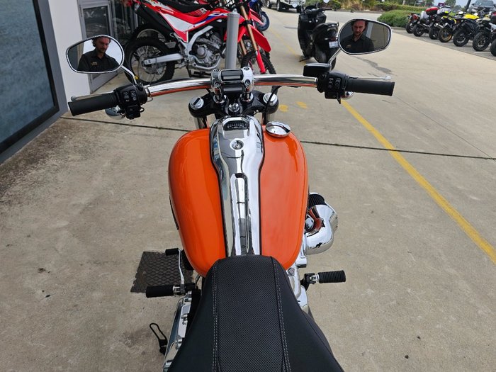 2023 HARLEY-DAVIDSON FXBR BREAKOUT (117) Orange