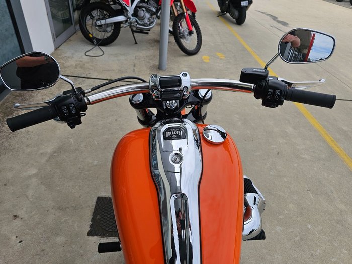 2023 HARLEY-DAVIDSON FXBR BREAKOUT (117) Orange