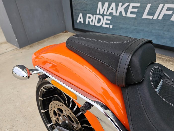 2023 HARLEY-DAVIDSON FXBR BREAKOUT (117) Orange
