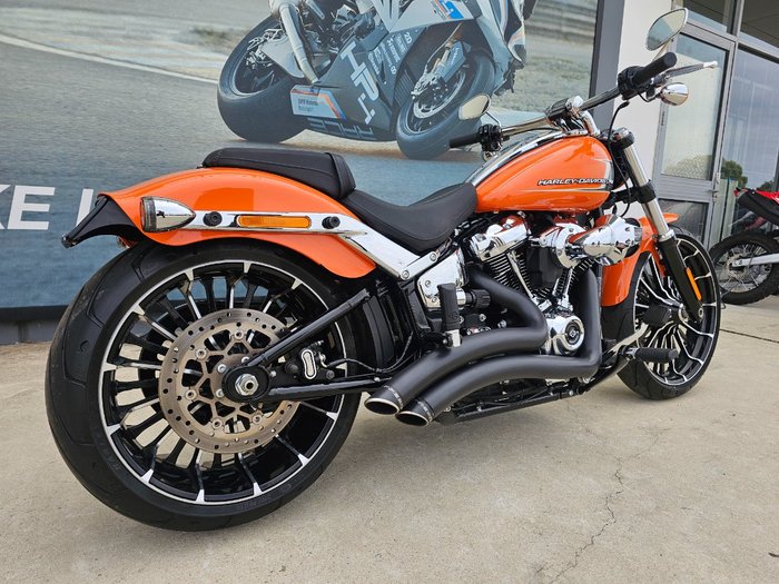 2023 HARLEY-DAVIDSON FXBR BREAKOUT (117) Orange