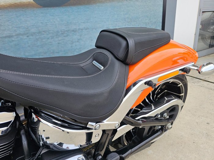 2023 HARLEY-DAVIDSON FXBR BREAKOUT (117) Orange