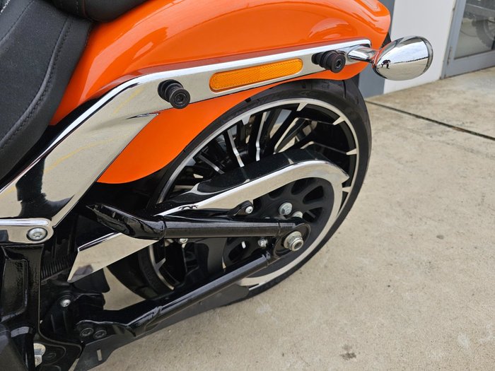2023 HARLEY-DAVIDSON FXBR BREAKOUT (117) Orange