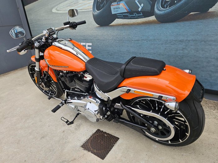 2023 HARLEY-DAVIDSON FXBR BREAKOUT (117) Orange