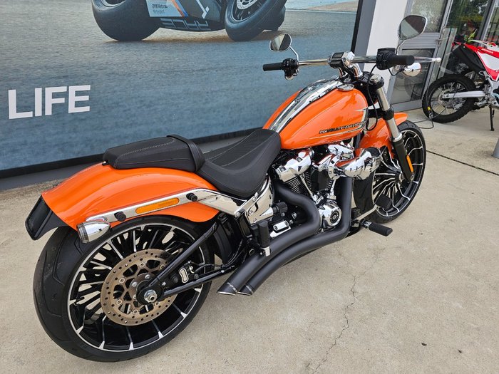 2023 HARLEY-DAVIDSON FXBR BREAKOUT (117) Orange