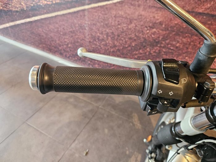 2021 Royal Enfield Interceptor 650 650 Twin Silver