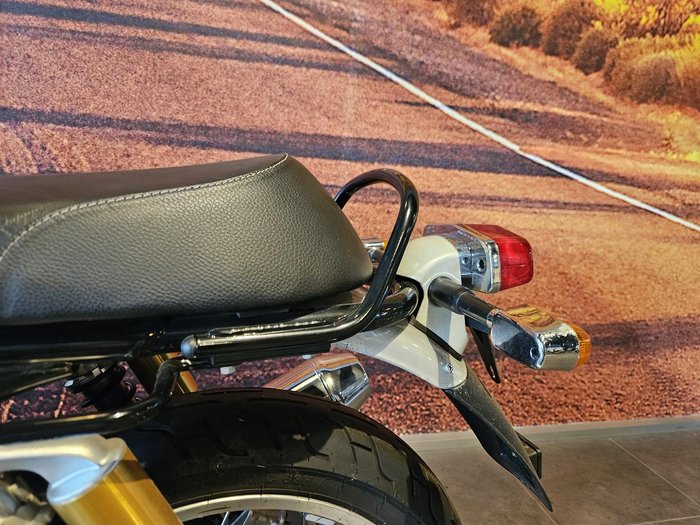 2021 Royal Enfield Interceptor 650 650 Twin Silver