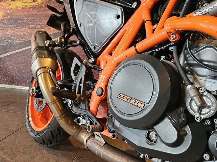 2017 KTM 690 Duke R Duke