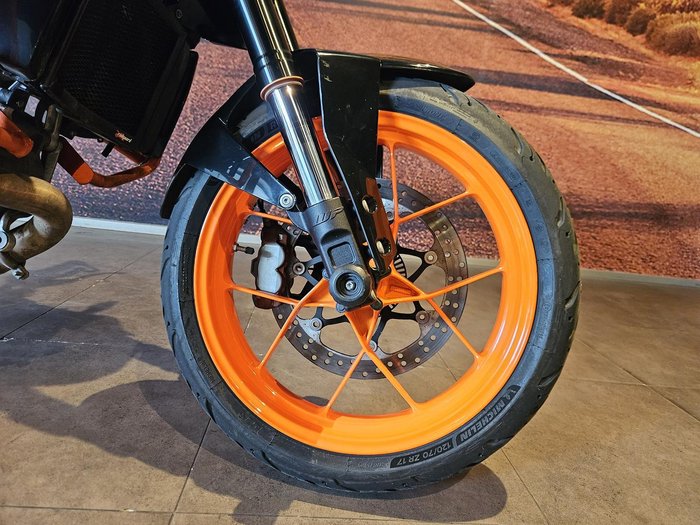 2017 KTM 690 Duke R Duke