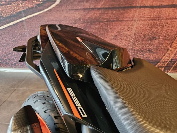 2017 KTM 690 Duke R Duke