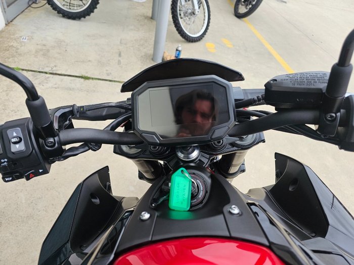 2024 Kawasaki Z900 (ZR900) Red