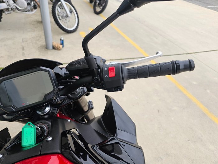 2024 Kawasaki Z900 (ZR900) Red