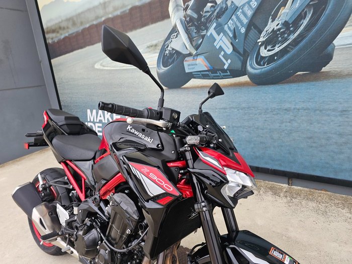 2024 Kawasaki Z900 (ZR900) Red