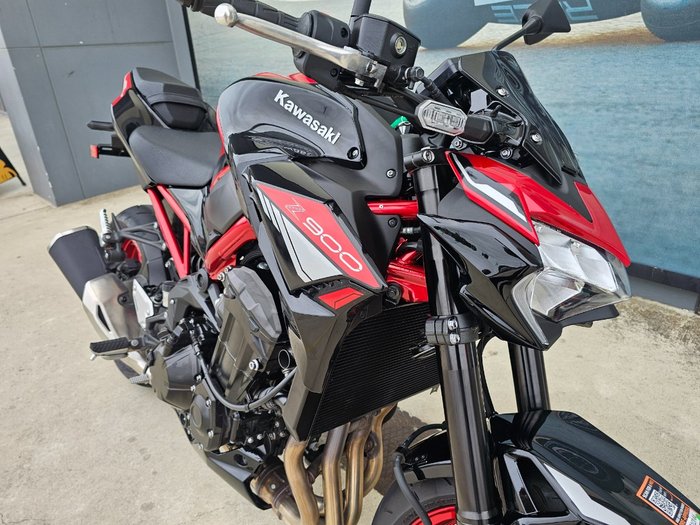 2024 Kawasaki Z900 (ZR900) Red