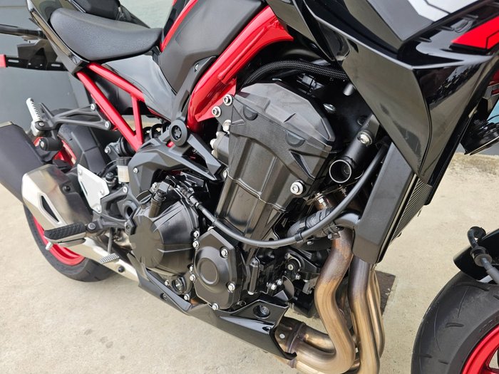 2024 Kawasaki Z900 (ZR900) Red