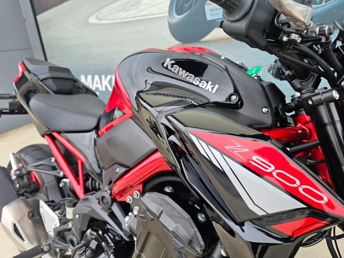 2024 Kawasaki Z900 (ZR900) Red