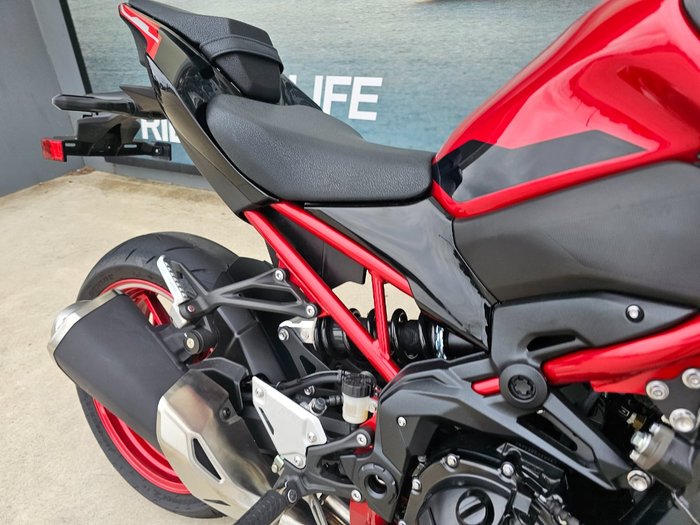 2024 Kawasaki Z900 (ZR900) Red