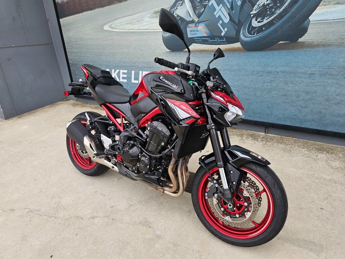 2024 Kawasaki Z900 (ZR900) Red