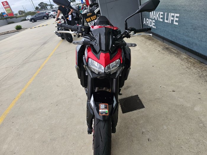 2024 Kawasaki Z900 (ZR900) Red