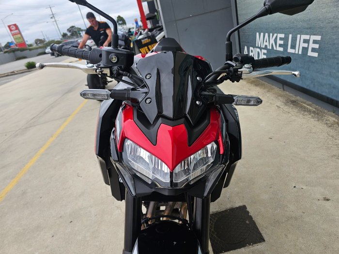 2024 Kawasaki Z900 (ZR900) Red