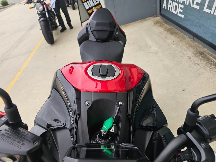 2024 Kawasaki Z900 (ZR900) Red