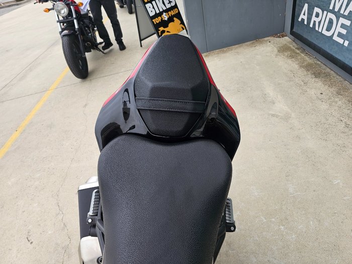 2024 Kawasaki Z900 (ZR900) Red