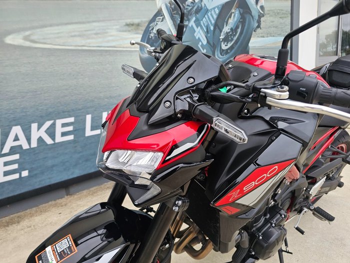 2024 Kawasaki Z900 (ZR900) Red