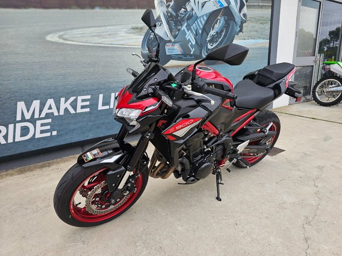 2024 Kawasaki Z900 (ZR900) Red