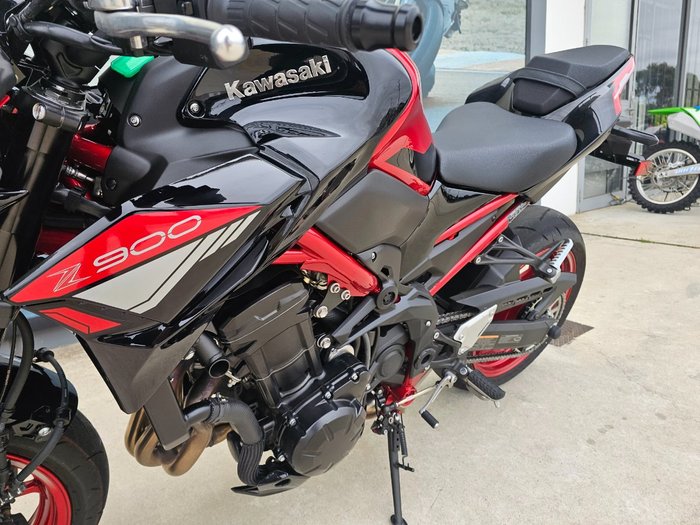 2024 Kawasaki Z900 (ZR900) Red