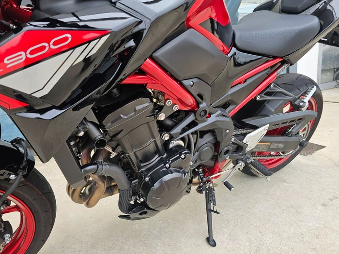 2024 Kawasaki Z900 (ZR900) Red