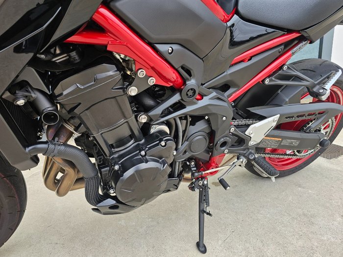 2024 Kawasaki Z900 (ZR900) Red