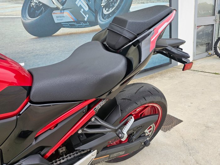 2024 Kawasaki Z900 (ZR900) Red