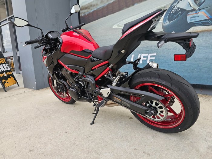 2024 Kawasaki Z900 (ZR900) Red