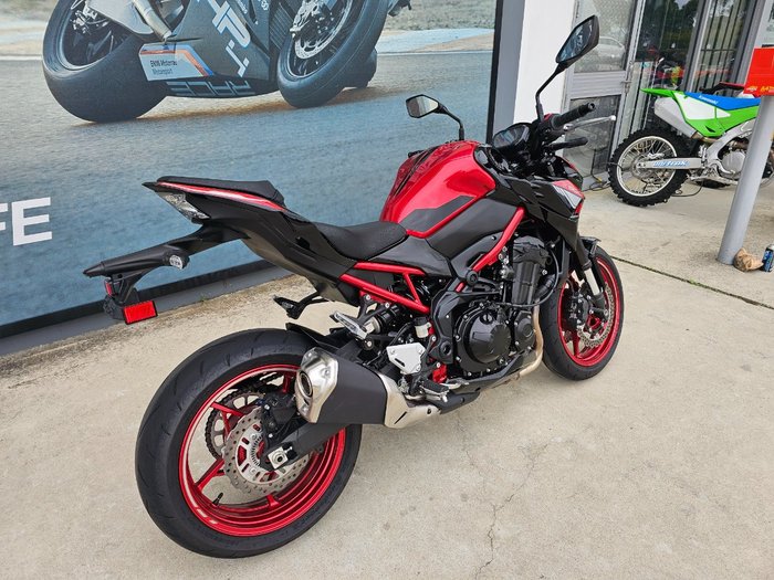 2024 Kawasaki Z900 (ZR900) Red
