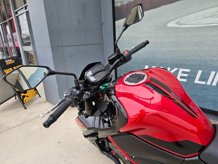 2024 Kawasaki Z900 (ZR900) Red