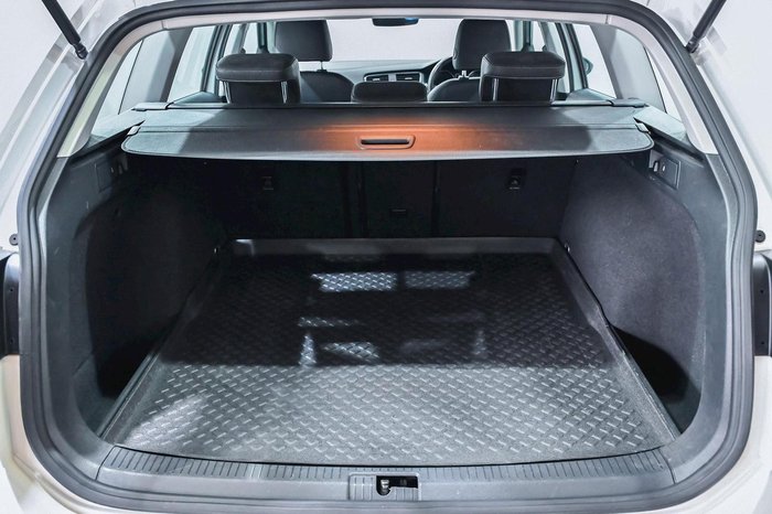 2019 Volkswagen Golf Alltrack 132TSI Premium 7.5 MY19.5 Four Wheel Drive Pure White